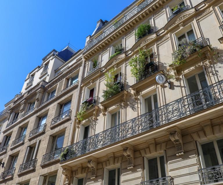 Immeuble parisien concerné par encadrement des loyers