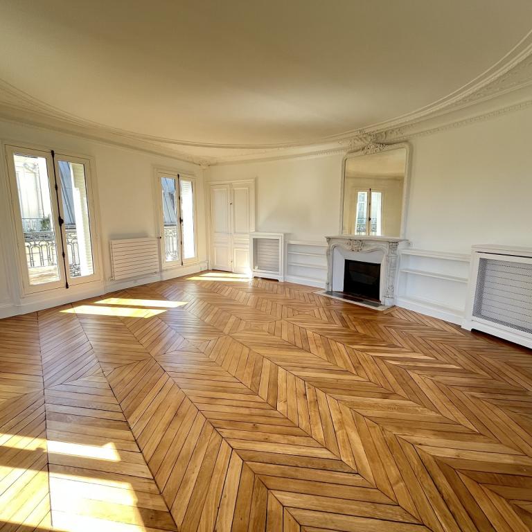 A LOUER 6 Pièces PLACE DE LA MADELEINE Paris VIIIème. REFAIT NEUF