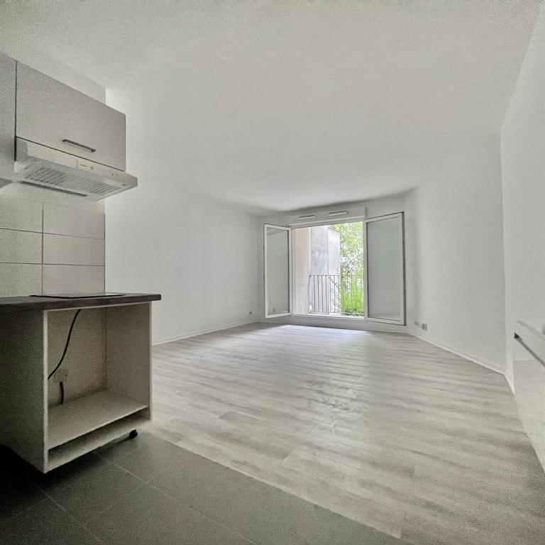 Paris XIIIème Beau Studio refait à neuf avec balcon