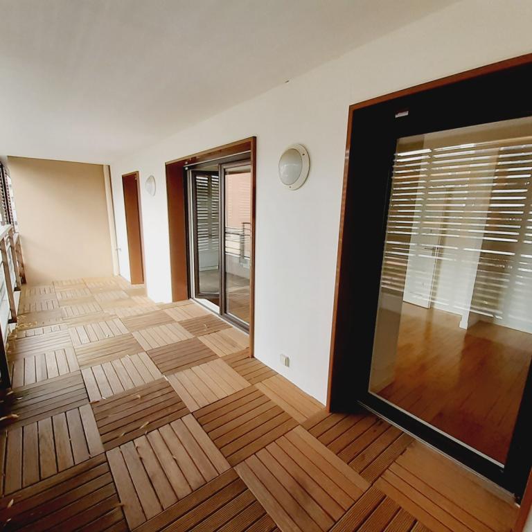 A LOUER 4 PIECES 83m²  AVEC TERRASSE et PARKING