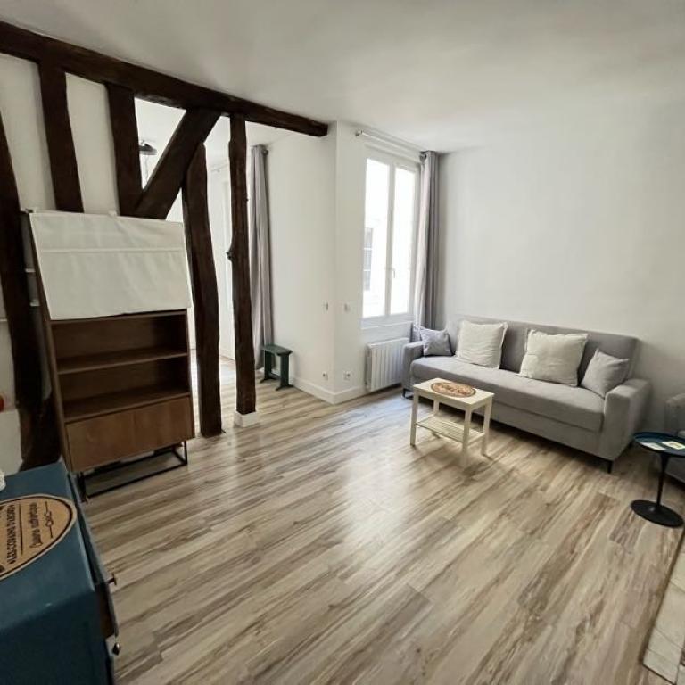 A LOUER Paris VIIème Studio meublé Rue de Lille