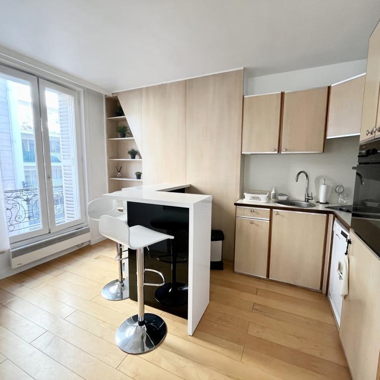 A LOUER  PARIS XVème  2 PIECES Meublé 38.05m² LA MOTTE PICQUET GRENELLE 