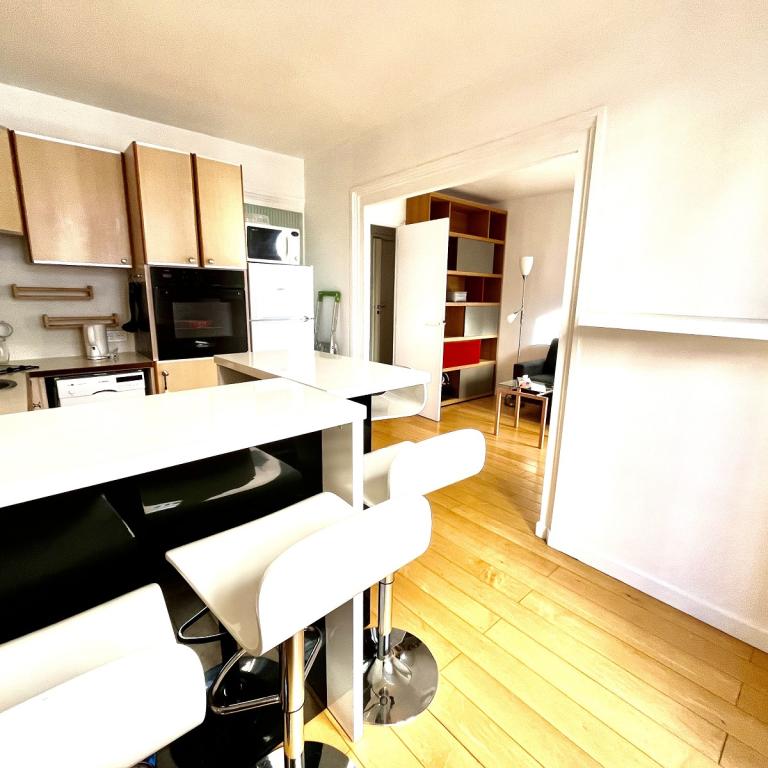 A LOUER  PARIS XVème  2 PIECES Meublé 38.05m² LA MOTTE PICQUET GRENELLE 