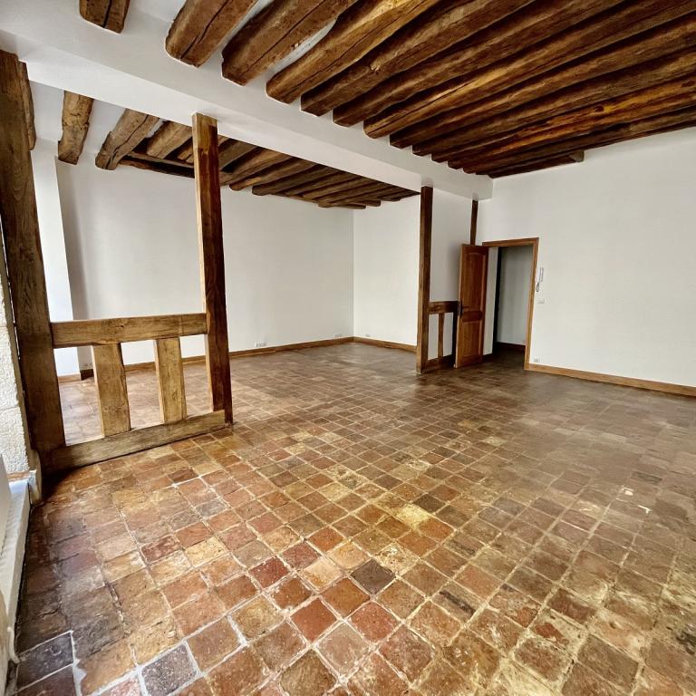 A LOUER 58.20m² PARIS Vème NOTRE DAME
