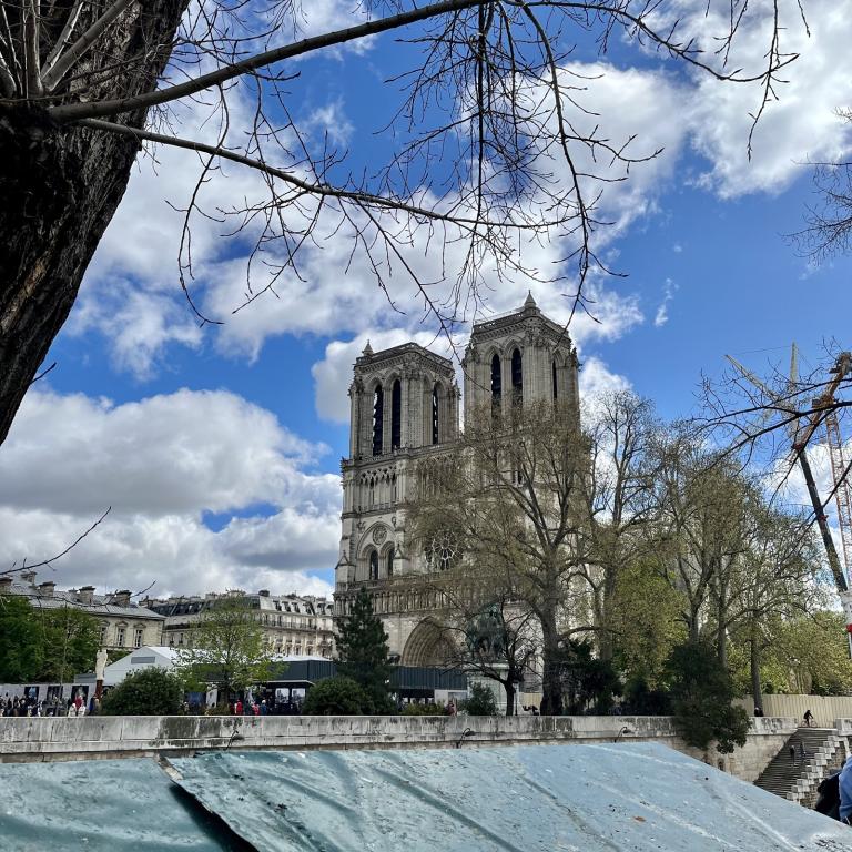 A LOUER 58.20m² PARIS Vème NOTRE DAME