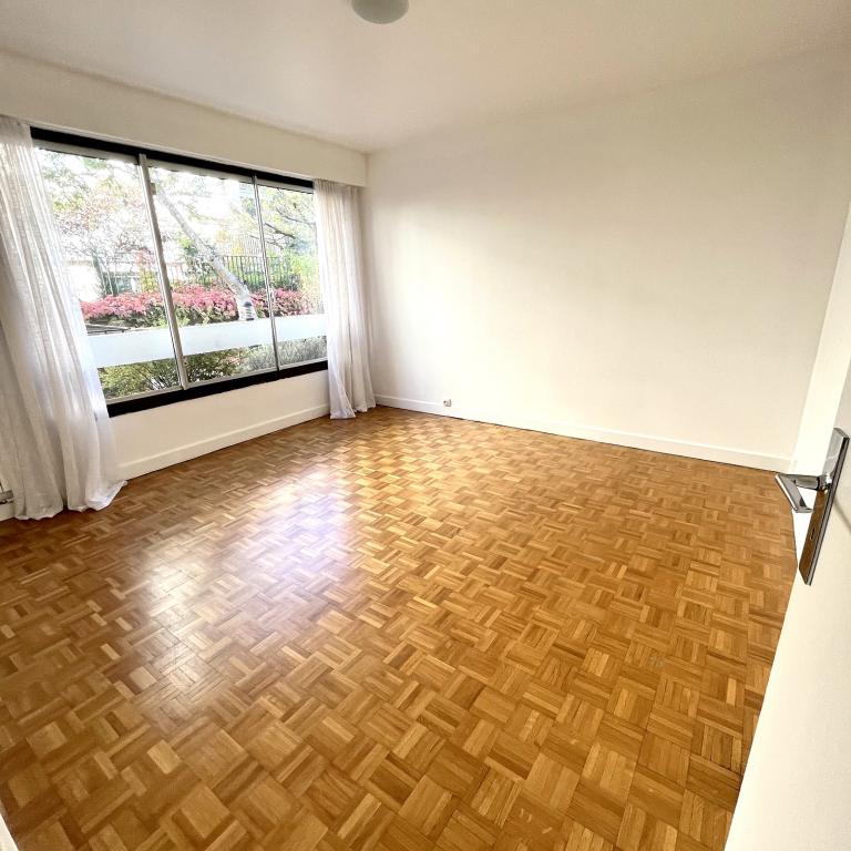 Paris XVème, métro Vaugirard Beau Studio de 30,13m²