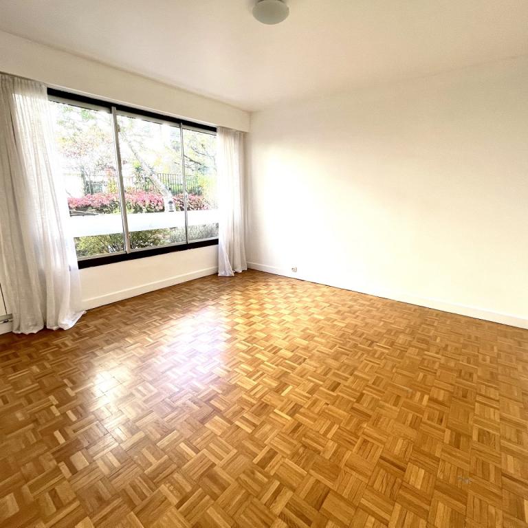 Paris XVème, métro Vaugirard Beau Studio de 30,13m²
