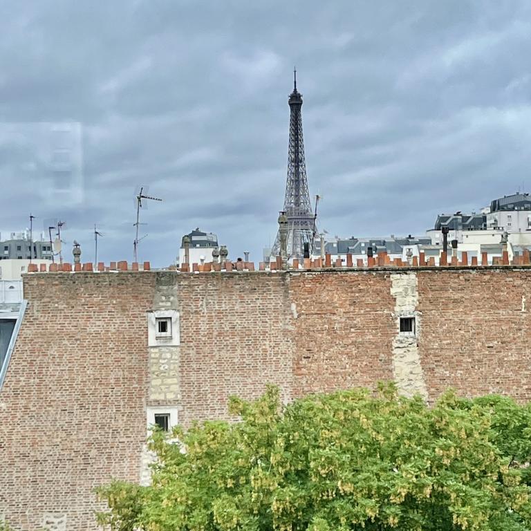 A LOUER PARIS XVème 5 PIECES EN DUPLEX