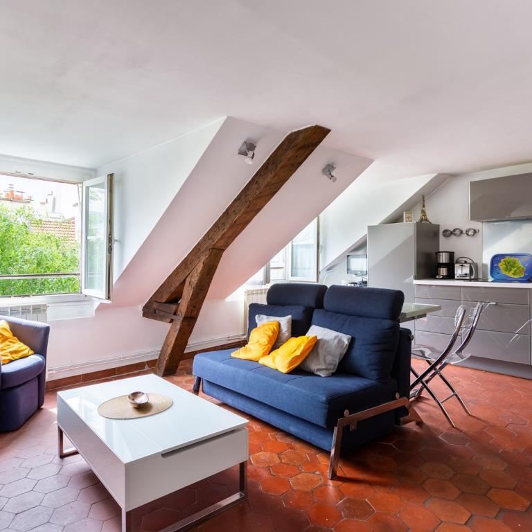 PARIS IVème, métro Saint Paul, Beau Duplex  en dernier étage