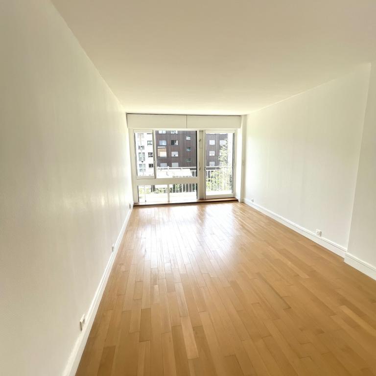 A LOUER PARIS XV 3P BALCON RUE JAVEL