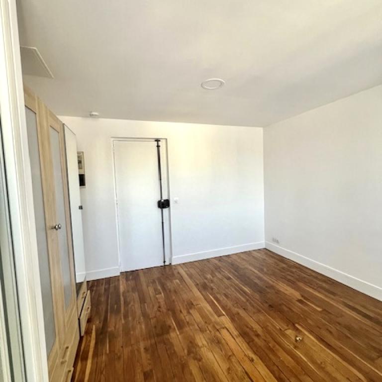 75010 PARIS STUDETTE RUE LAFAYETTE 