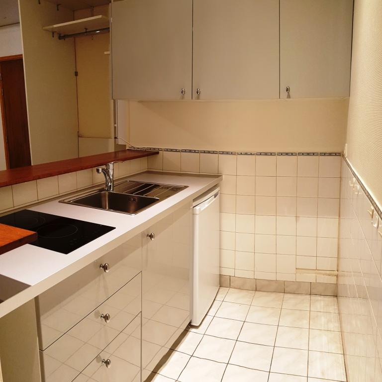 STUDIO 25m2  PARIS XV M°BALARD