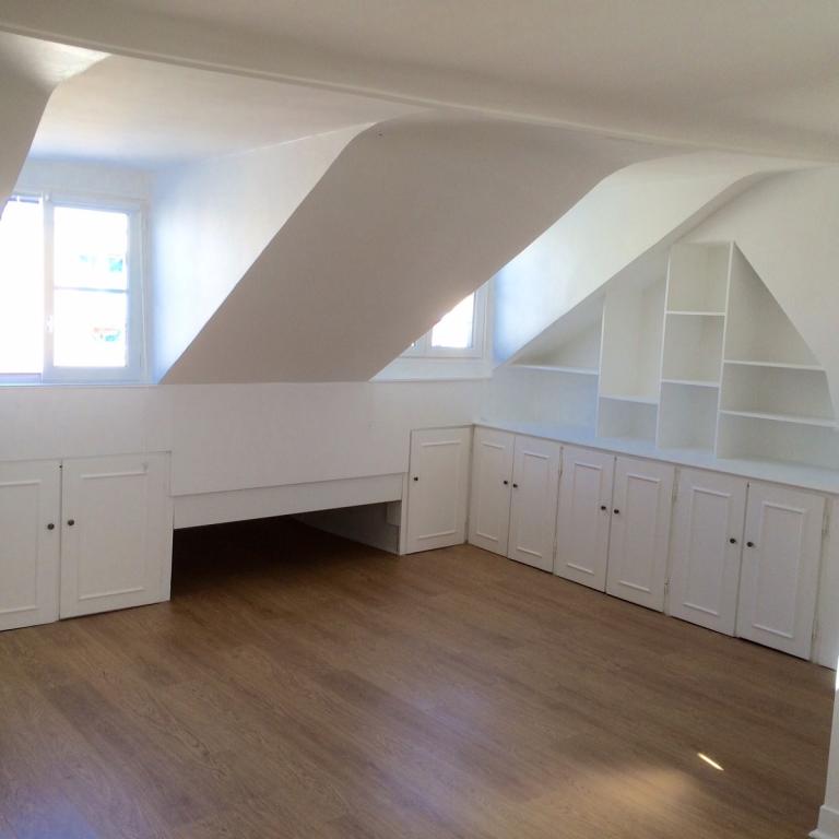 Paris 10ème, BONNE NOUVELLE, Beau Studio en dernier étage