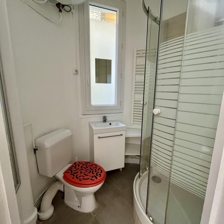A LOUER   2P PARIS XVème 31.23m²  REFAIT NEUF