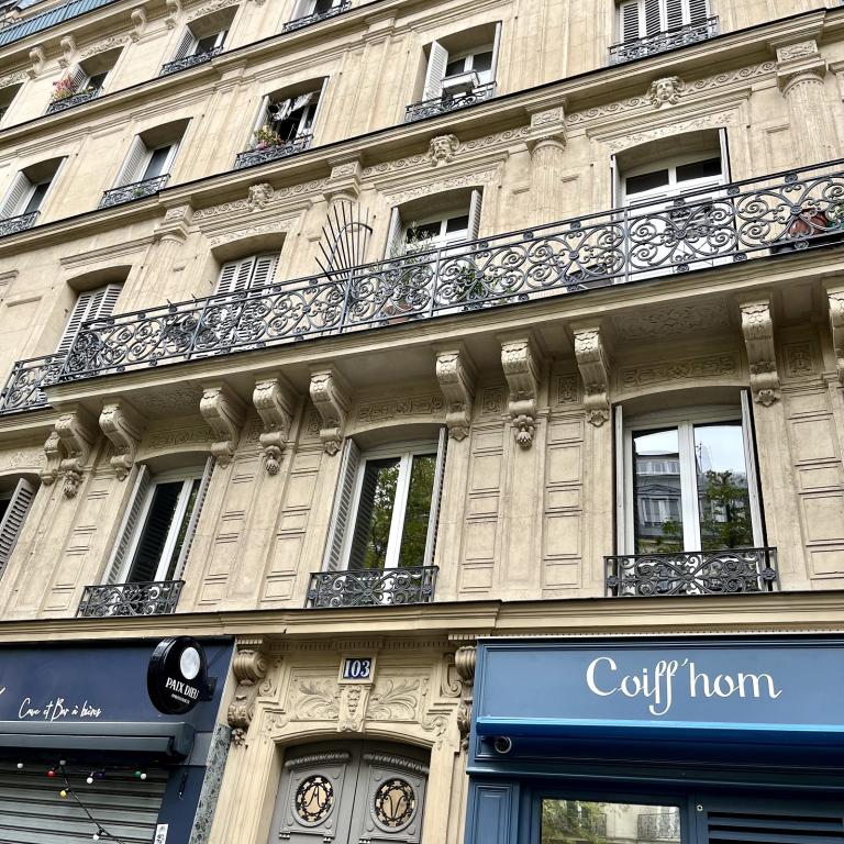 A LOUER 75011 PARIS studio Rénové Bd VOLTAIRE 