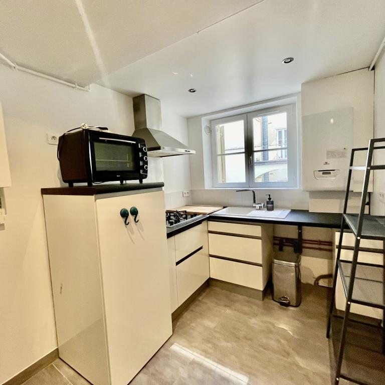 A LOUER 2P 56m² PARIS IXème 
