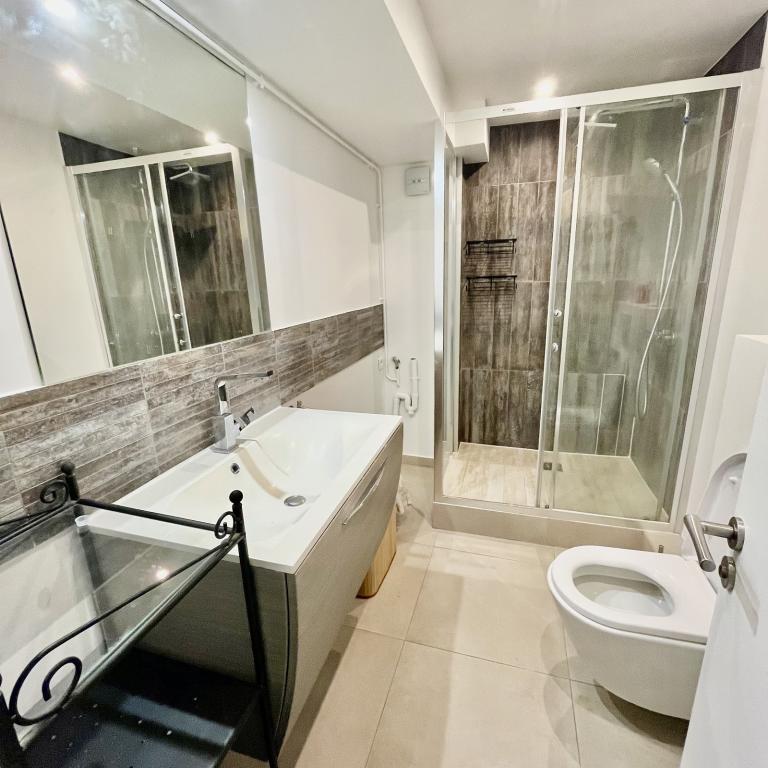 A LOUER EN MEUBLE  2P 56.32m² REFAIT NEUF