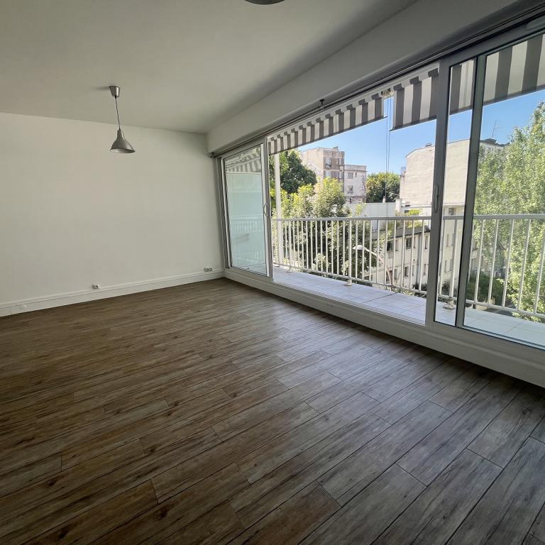 Paris XIXème, Beau Studio avec balcon