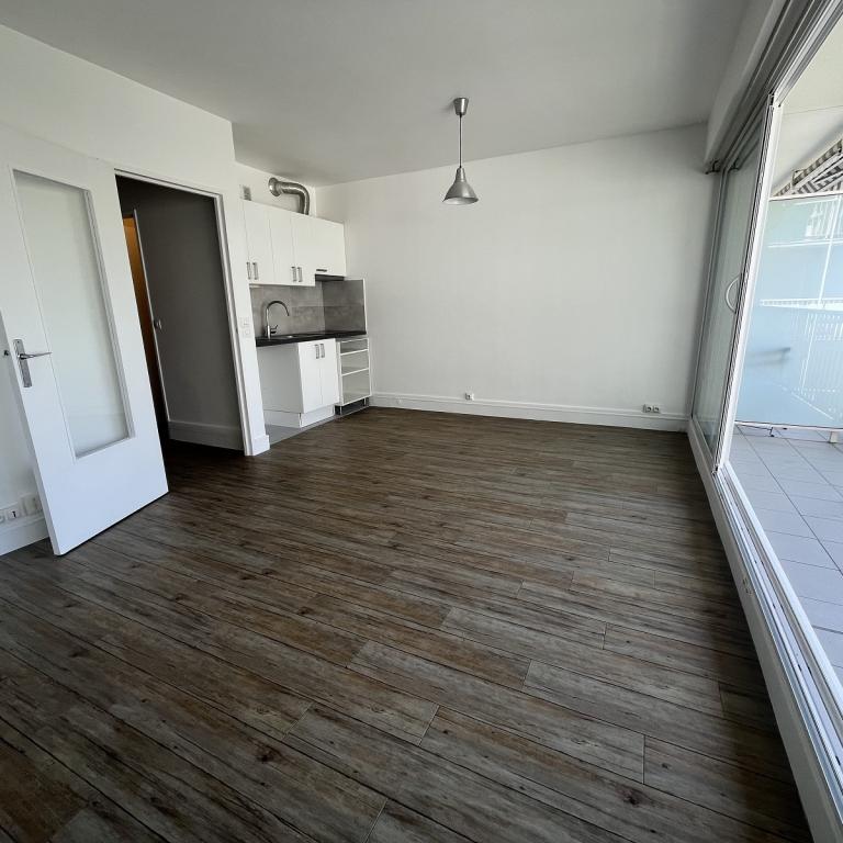 Paris XIXème, Beau Studio avec balcon