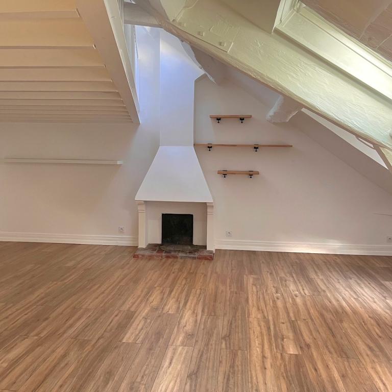 A LOUER TRIPLEX de 5 PIECES  92.56m² Paris VIème.
