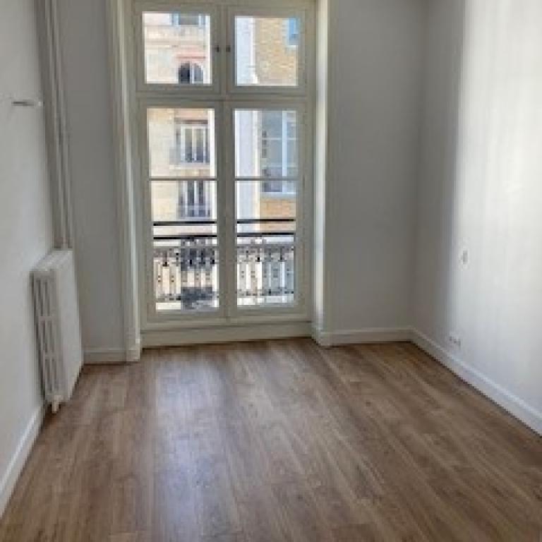 Paris VIIIème, Georges V, 2 Pièces en dernier étage