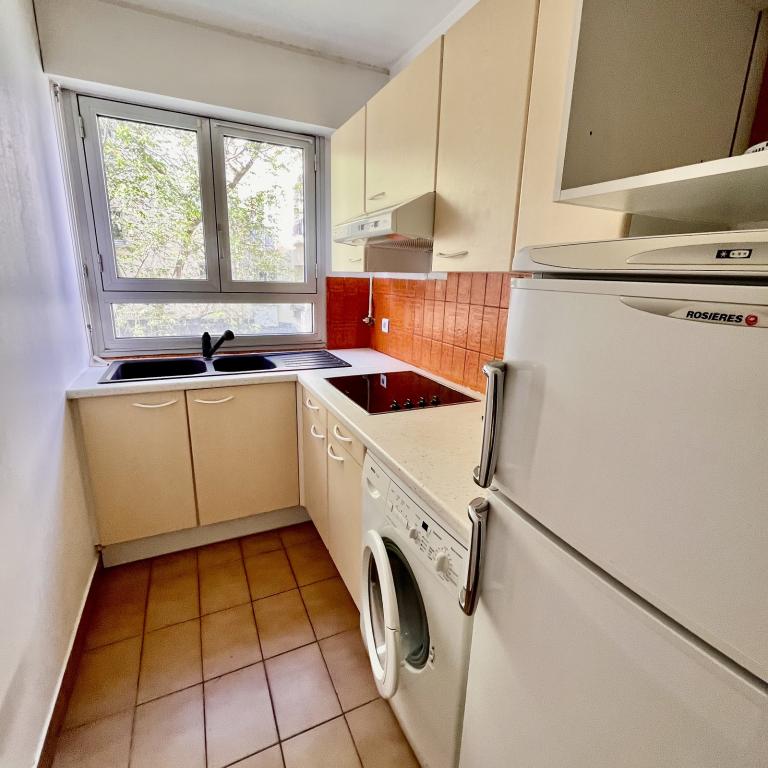 A LOUER 2 Pièces 42.40m² PARIS XVème. BALCON- PARKING et  CAVE
