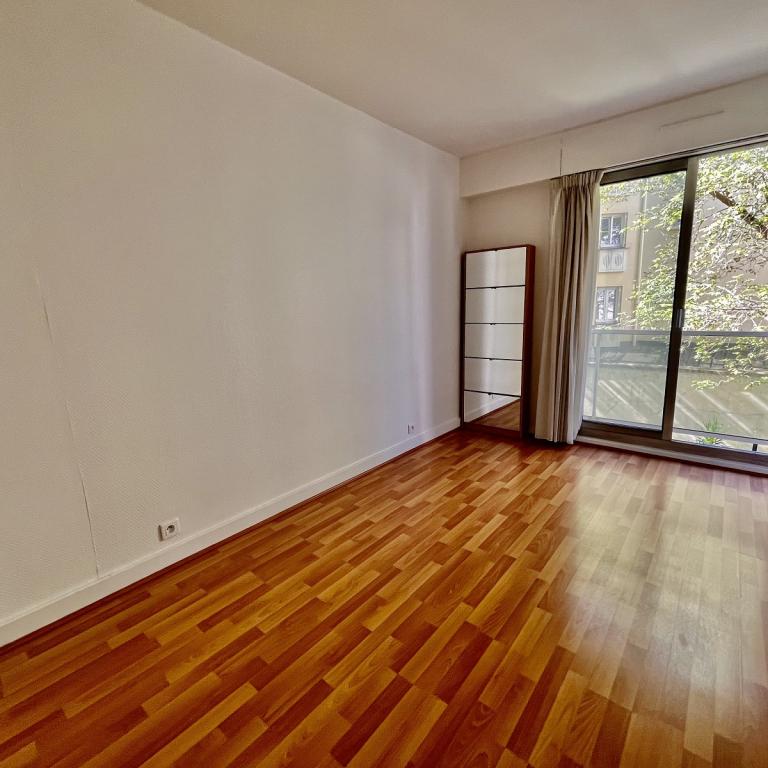A LOUER 2 Pièces 42.40m² PARIS XVème. BALCON- PARKING et  CAVE