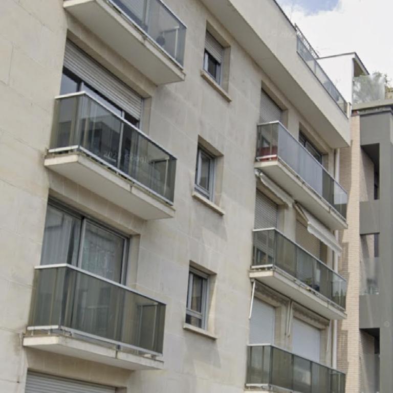 A LOUER 2 Pièces 42.40m² PARIS XVème. BALCON- PARKING et  CAVE