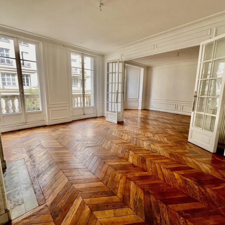 A LOUER 5 PIECES   157.21 m². PARIS  Xème.