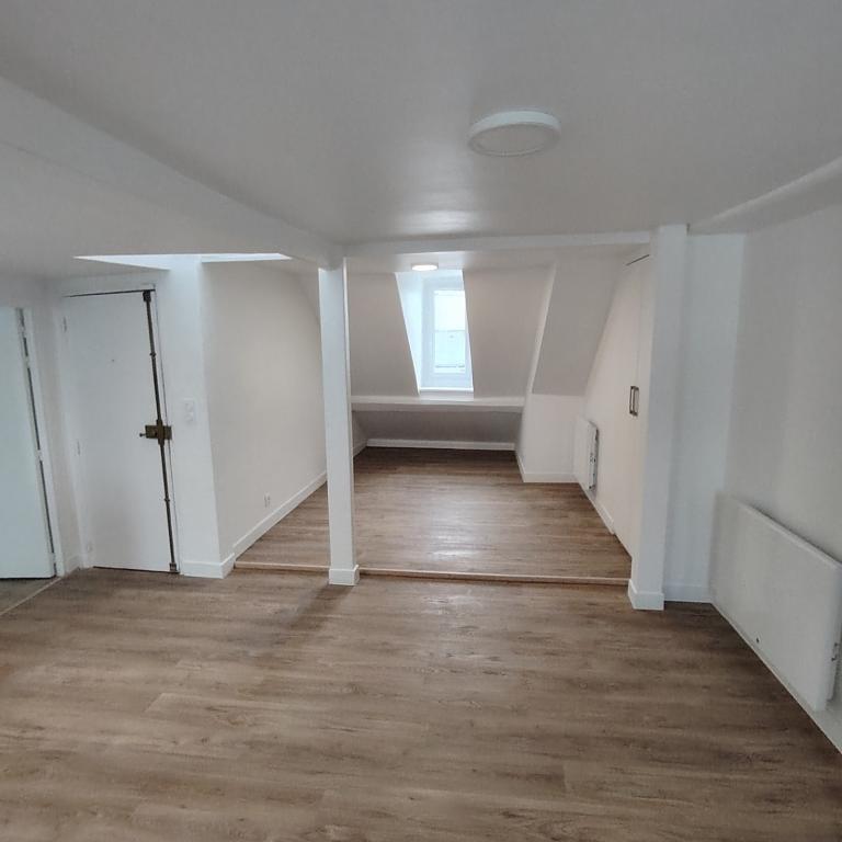 Paris 75002 Strasbourg St Denis, 2pièces en dernier étage