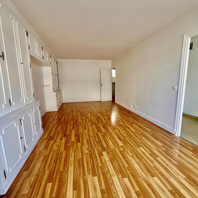 A LOUER 2P  46m² PARIS XVème CAVE PARKING ET BALCON