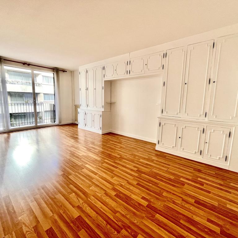A LOUER 2P  46m² PARIS XVème CAVE PARKING ET BALCON