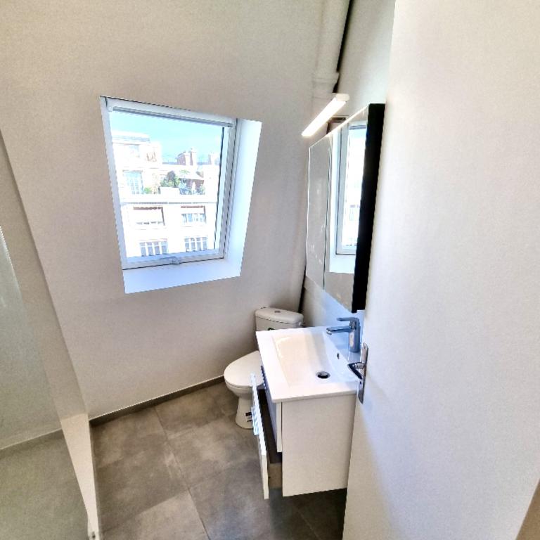 2 PIECES  RÉNOVÉ A LOUER  29m² environ PARIS XVIIème