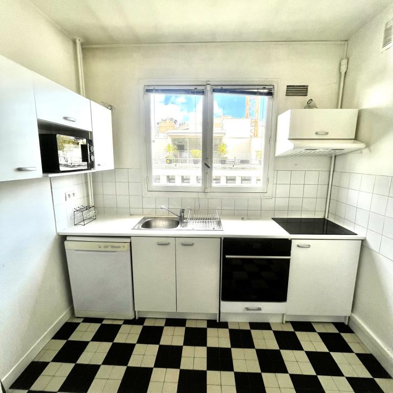 A LOUER  BOULOGNE 2P MEUBLE PORTE SAiINT COIUD 