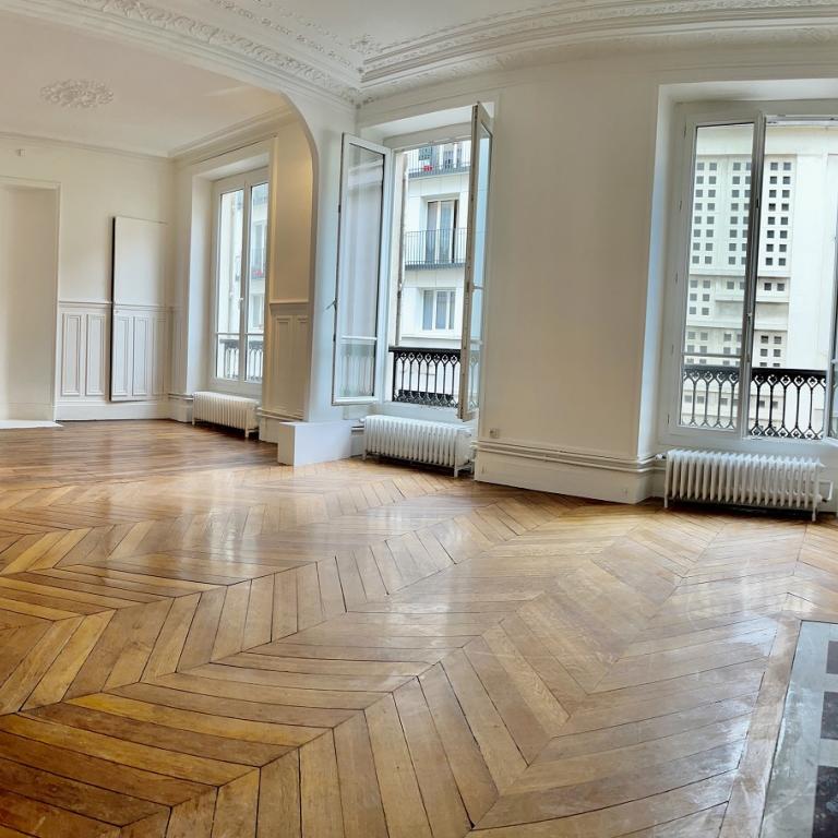 PARIS 9ème Anvers Beau 2P 70,27m²