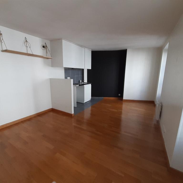 A LOUER 22m²  STUDIO  PARIS VIIIème  CHAMPS ELYSEES