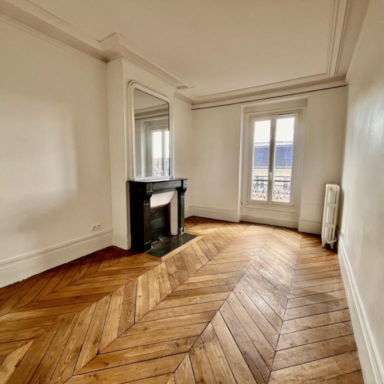 A LOUER 3 PIECES 70m² PARIS IIème. MONTORGUEIL