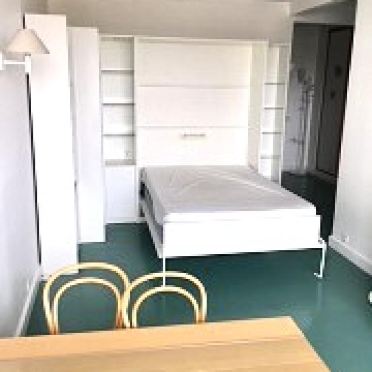 GRAND STUDIO MEUBLE  PARIS VI