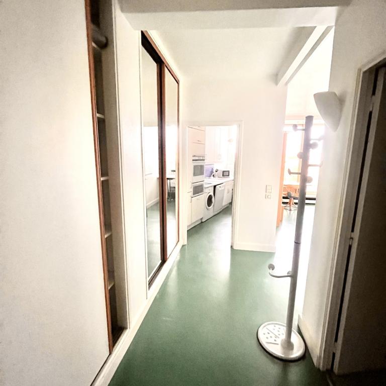 GRAND STUDIO MEUBLE  PARIS VI