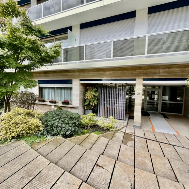 GRAND STUDIO MEUBLE  PARIS VI