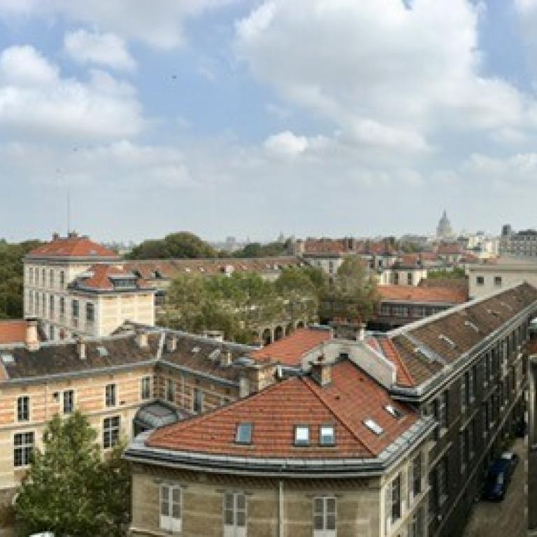 GRAND STUDIO MEUBLE  PARIS VI