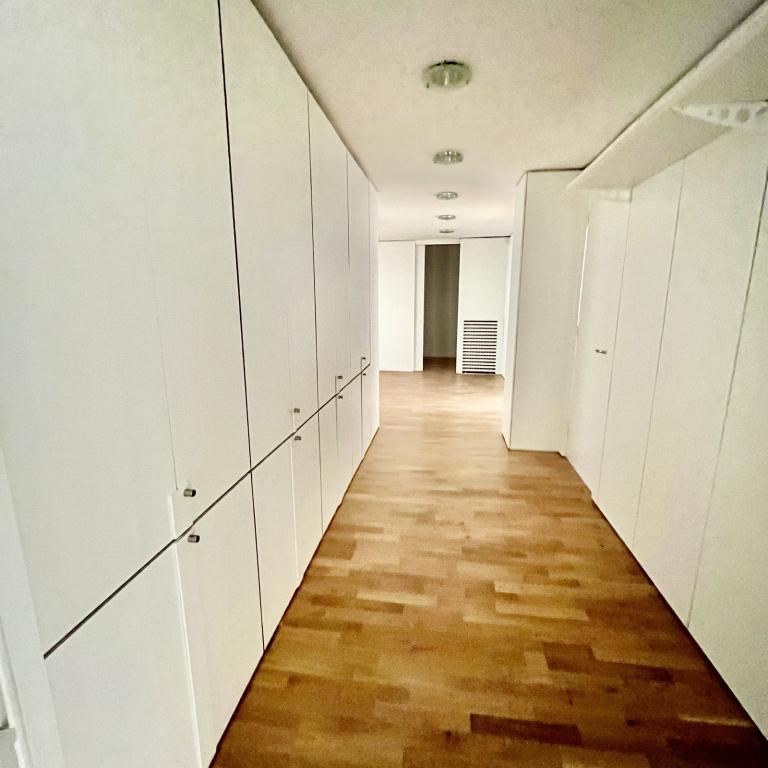 A LOUER PARIS IIème 6 pièces 162m² PLACE DE LA BOURSE 