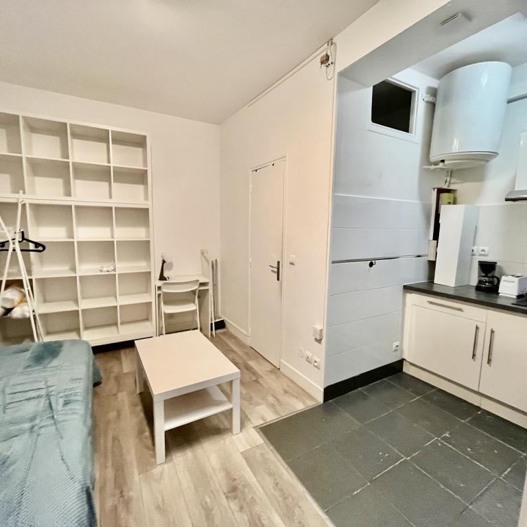 A LOUER  STUDIO 16,26m²  PARIS XIIème PLACE DE LA NATION