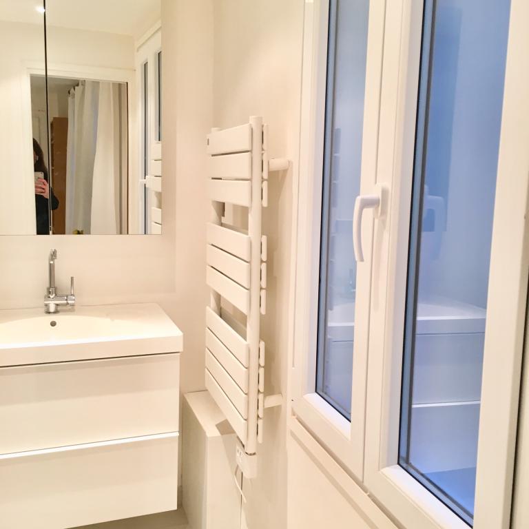 Paris IVème Quai de Bourbon Studio meublé