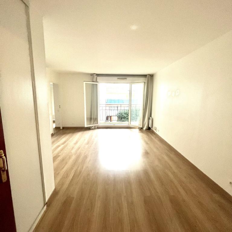 2 PIECES BALCON ET PARKING 