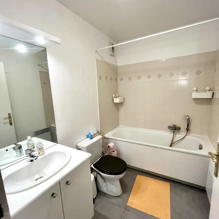 2 PIECES BALCON ET PARKING 