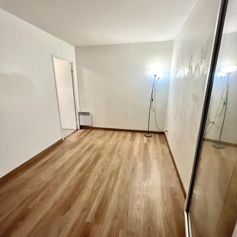 2 PIECES BALCON ET PARKING 