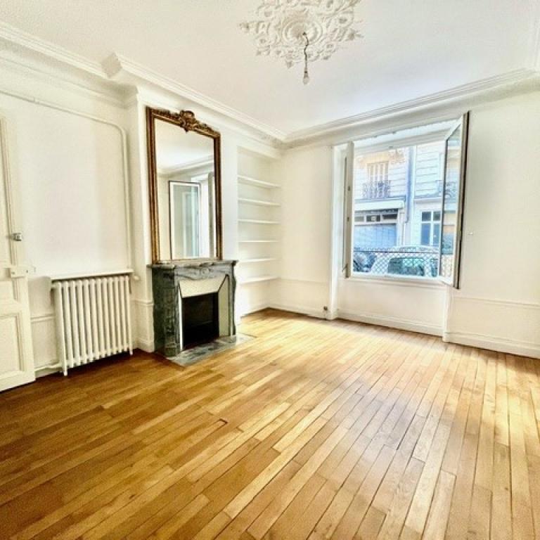 A LOUER 4 PIECES 100.46m² PARIS VIIIème 
