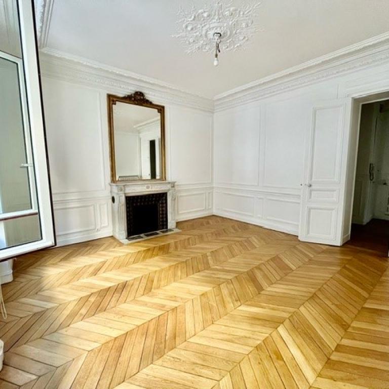 A LOUER 4 PIECES 100.46m² PARIS VIIIème 