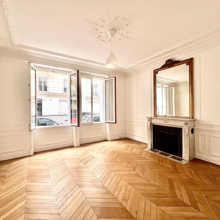 A LOUER 4 PIECES 100.46m² PARIS VIIIème 